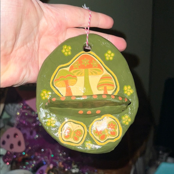 Handcrafted Green Mushroom Wall Hanging candle holder - Picture 6 of 9